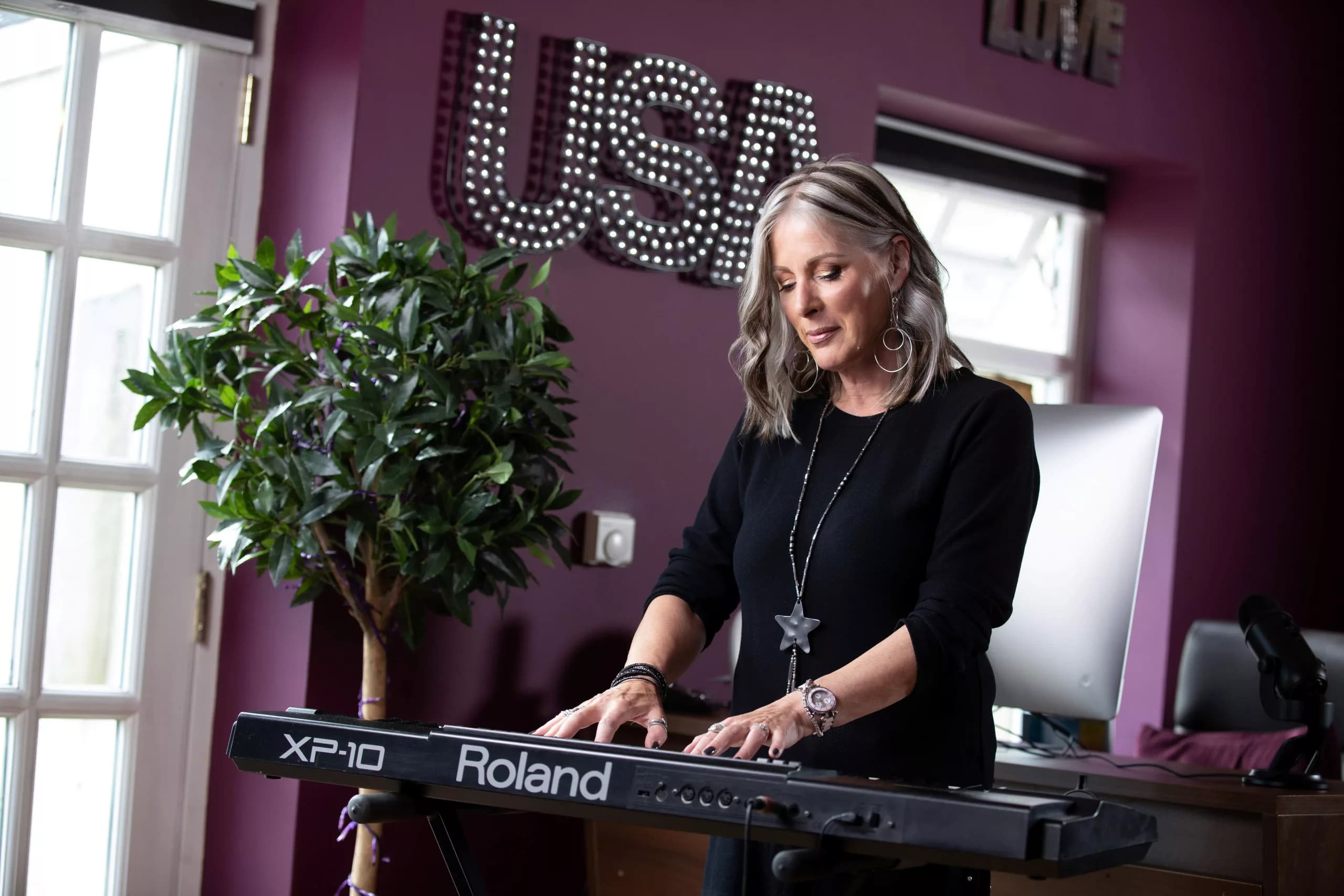Julie Miles: Shaping the Voices of Tomorrow with Vocal Ovation’s Global Reach