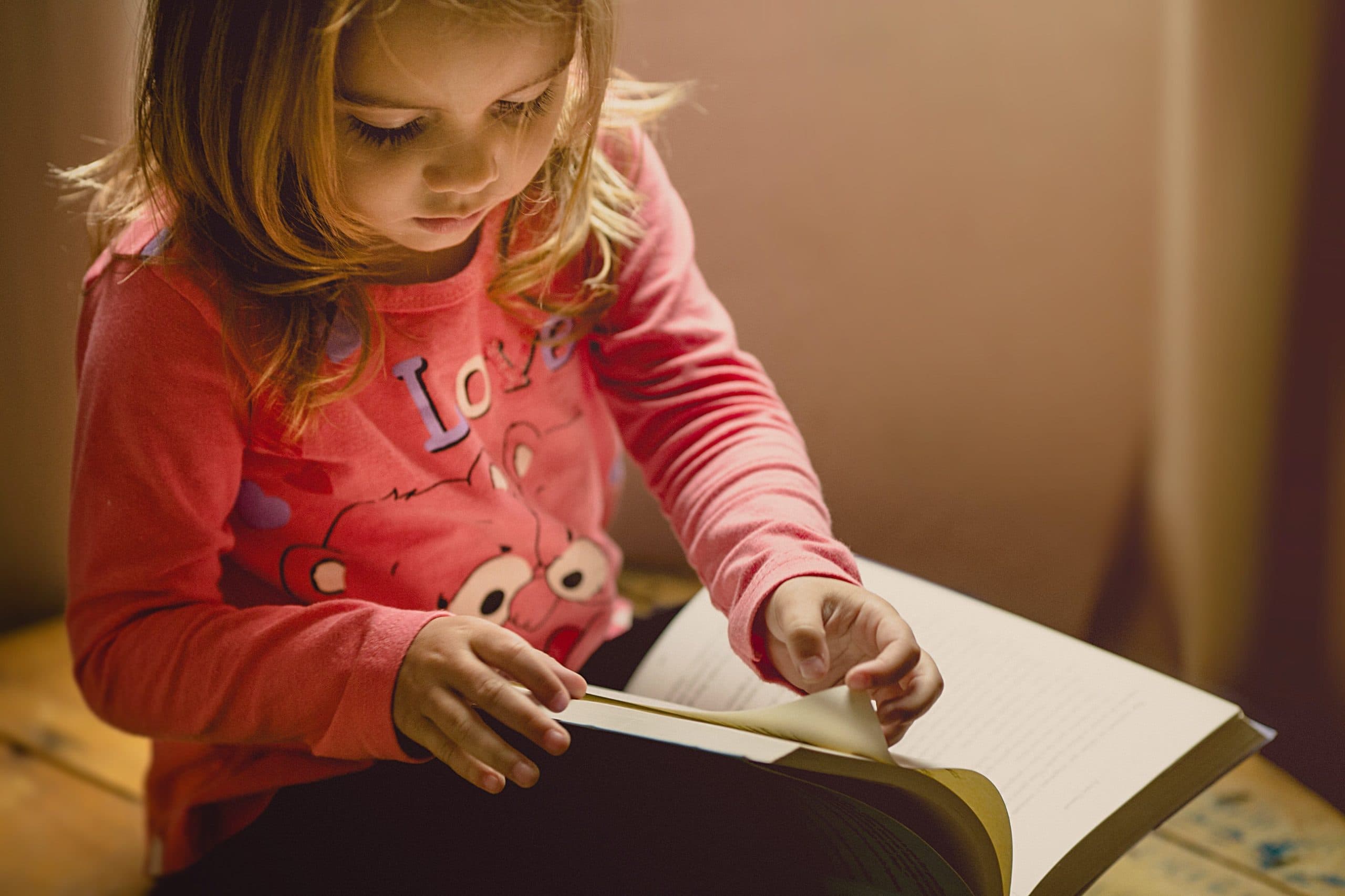 How To Turn Your Child Into A Bookworm This Summer