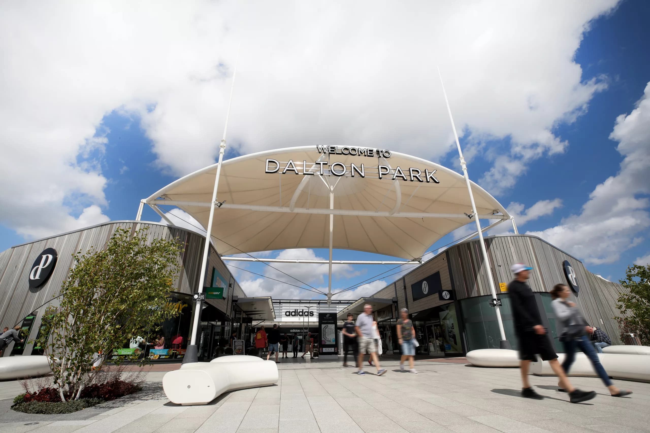 New York Elegance Arrives: Dalton Park Welcomes Iconic Fashion Brands for Autumn