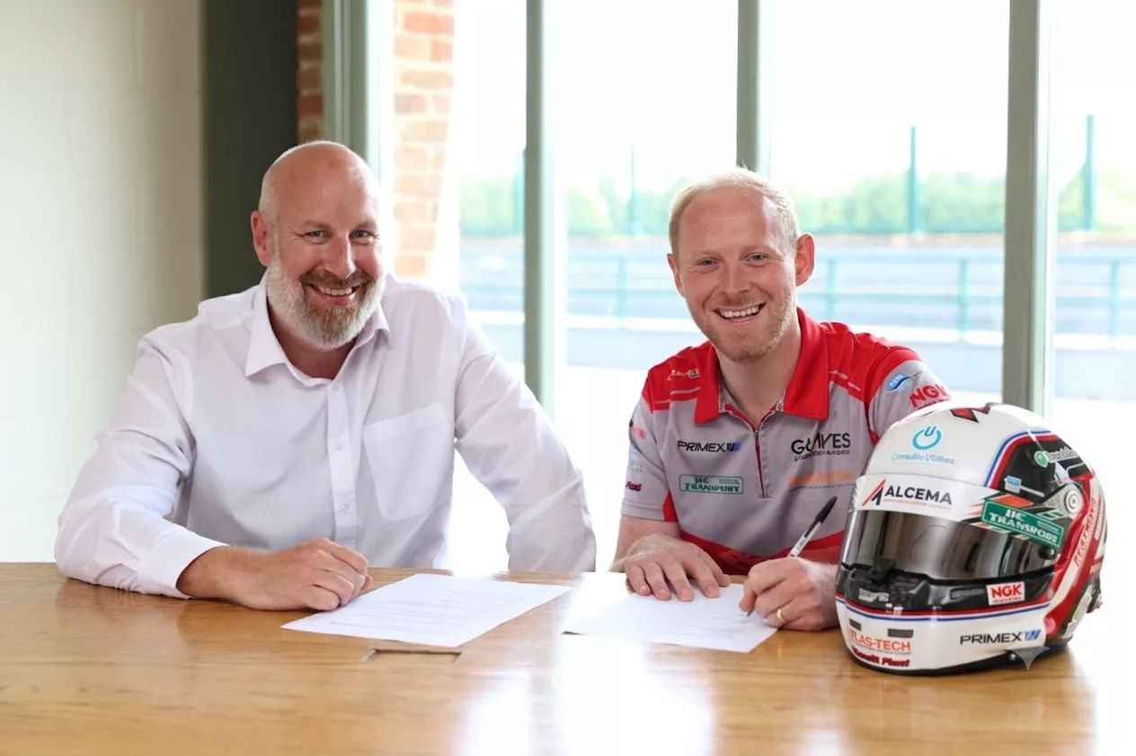 Max Coates Secures New Partnership Ahead of Porsche Carrera Cup GB Season